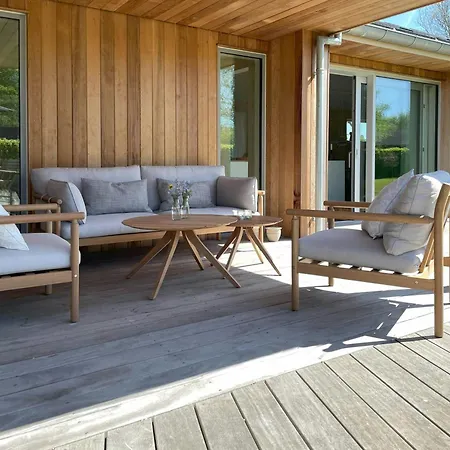 Modern Summer House Close To A Sandy Nyaraló